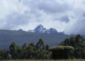 Ewiger Schnee am quator: Mit knapp 5200m ist der Mount Kenya der hchste Berg des Landes